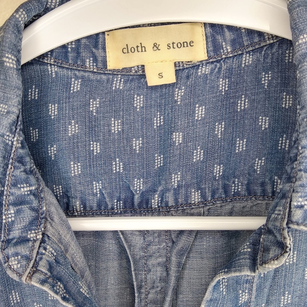 Cloth & Stone Patterned Chambray Button Down Top - image 5